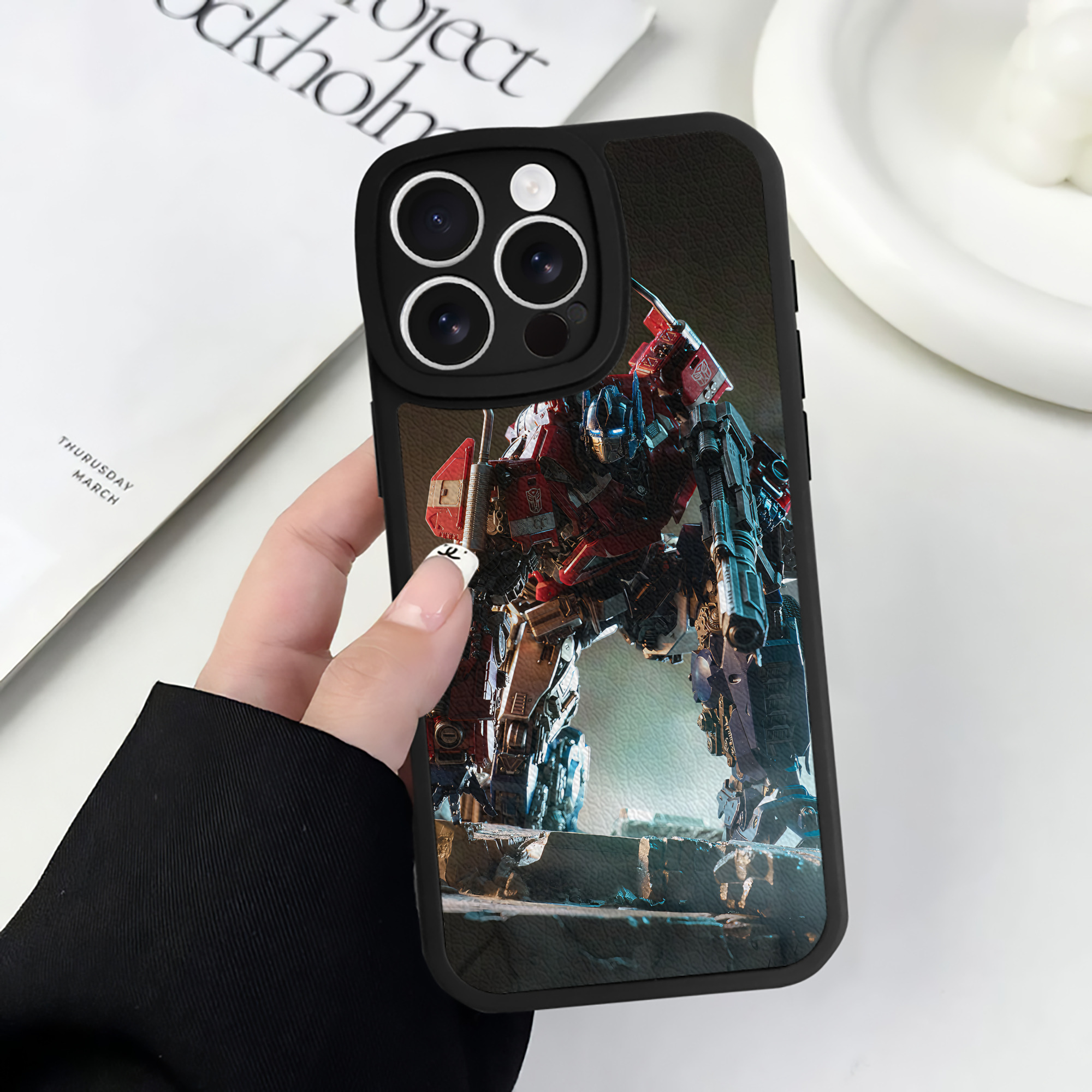 （画像用） Transformers トランスフォーマー 【iPhone 16シリーズ対応】シリコンスマホケース（レザー調） 材質：シリコン